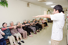リハビリスタッフとの集団訓練
